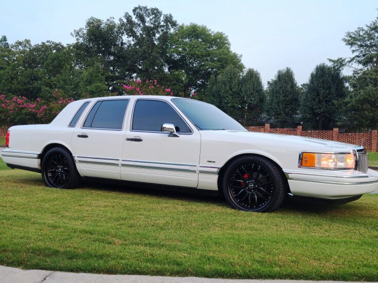 Thumbnail Photo undefined for 1991 Lincoln Town Car Executive